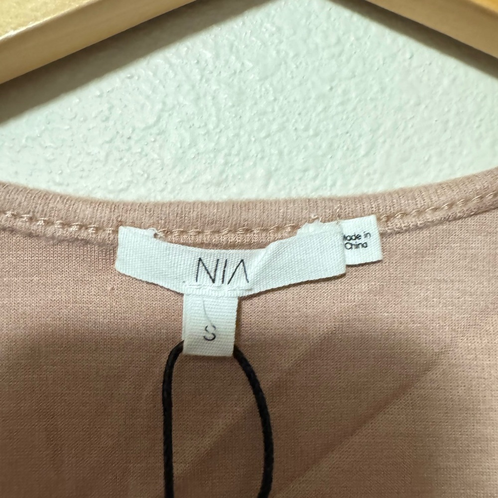 NWT NIA Elegant Sleeveless V-Neck Tank Top - Tan - Picture 2 of 4